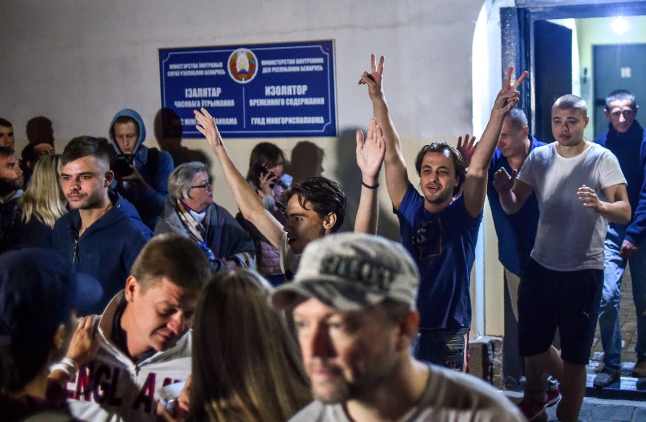 Puštanje na slobodu demonstranata - Avaz