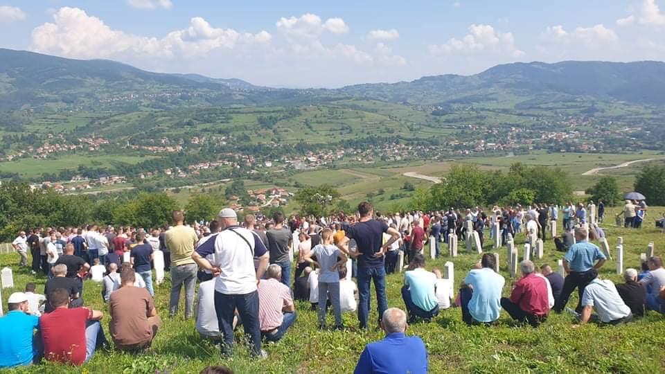 Brojni prijatelji i porodica na dženazi devetaestogodišnjem Mensudu Tarakčiji - Avaz