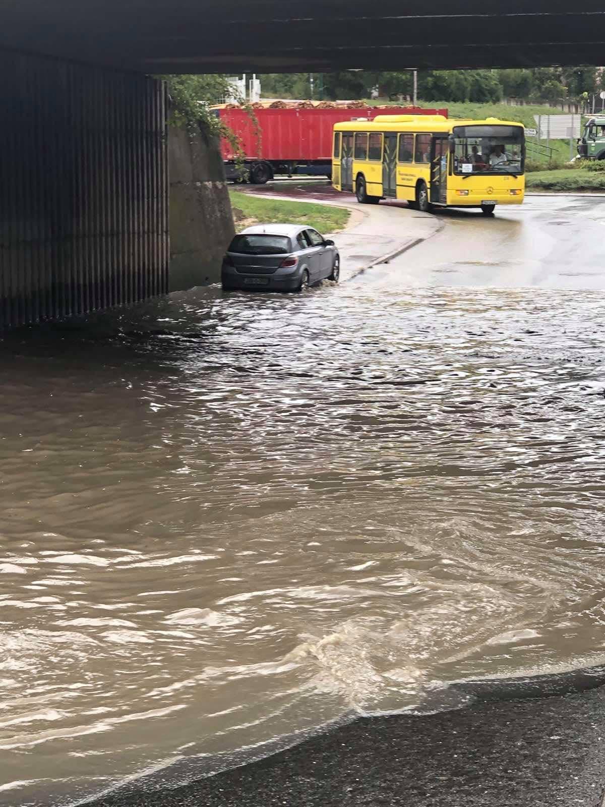 Podvožnjak pod vodom - Avaz