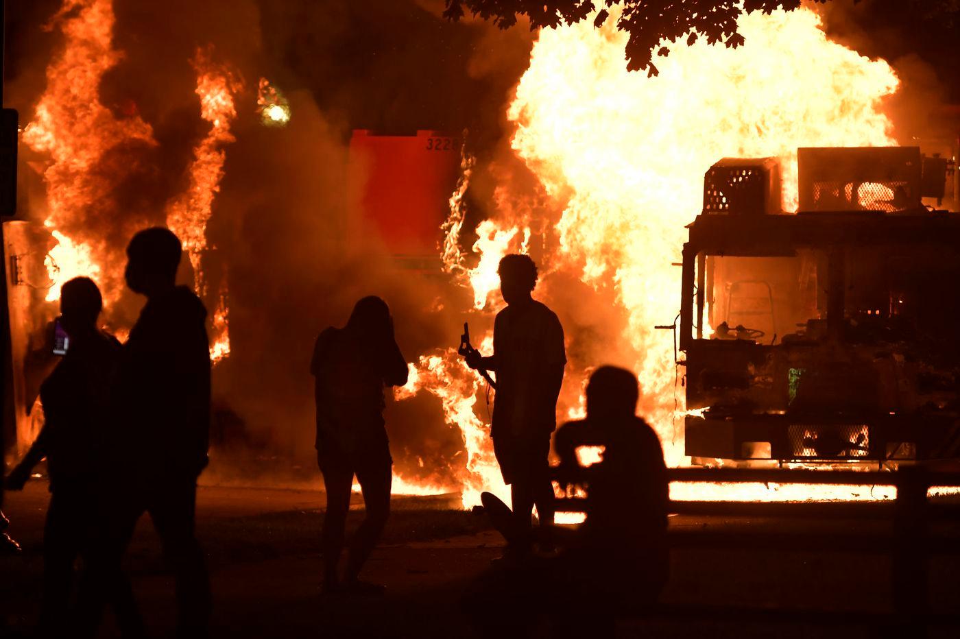 Novi skandal u Americi: Policija upucala nenaoružanog Afroamerikanca, izbili veliki protesti