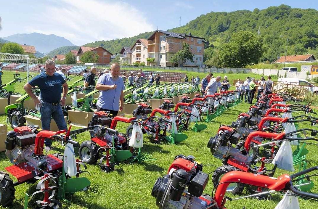 Općina Hadžići dodijelila poljoprivrednicima mehanizaciju vrijednu 177.000 KM