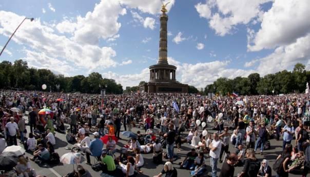 Policija prekinula proteste protiv korona mjera u Berlinu