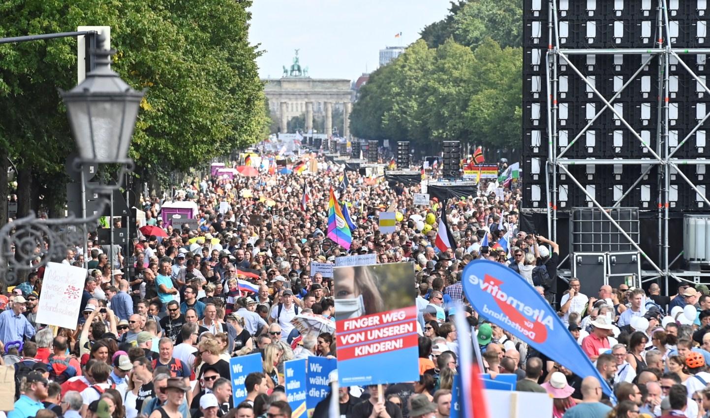 Protesti protiv restriktivnih mjera u Evropi