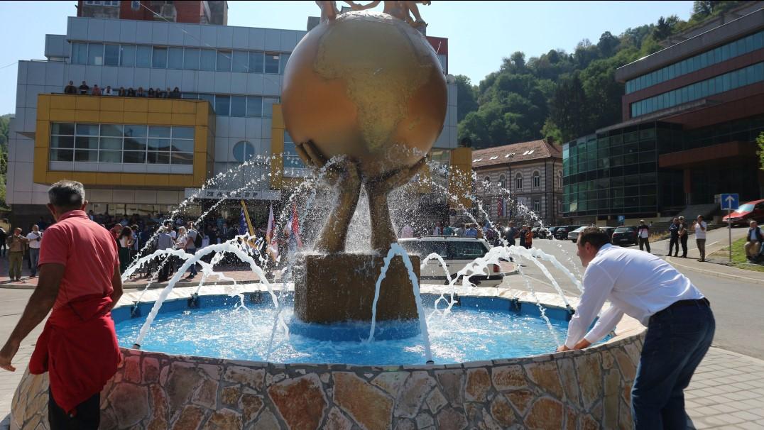 Za Srbe je spomenik mira i budućnosti, a za Bošnjake poruka mržnje