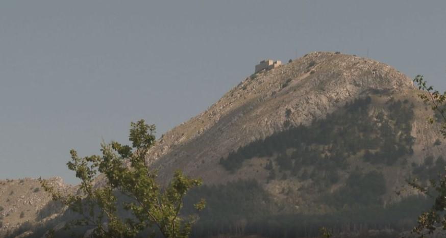 Amfilohije provocira namjerama dizanja kapele - Avaz