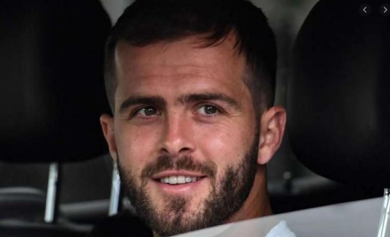 Šta sluša Miralem Pjanić dok se vozi ulicama Barcelone