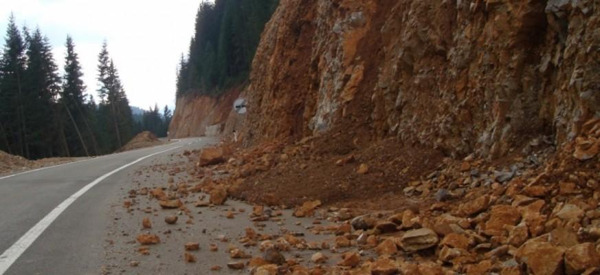 Savjetuje se oprezna vožnja, mokar kolovoz i učestali odroni