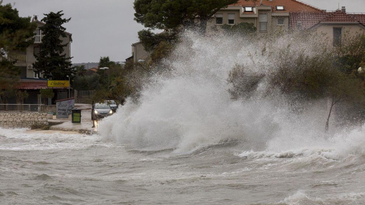 Talasi u Dalmaciji i do šest metara visine