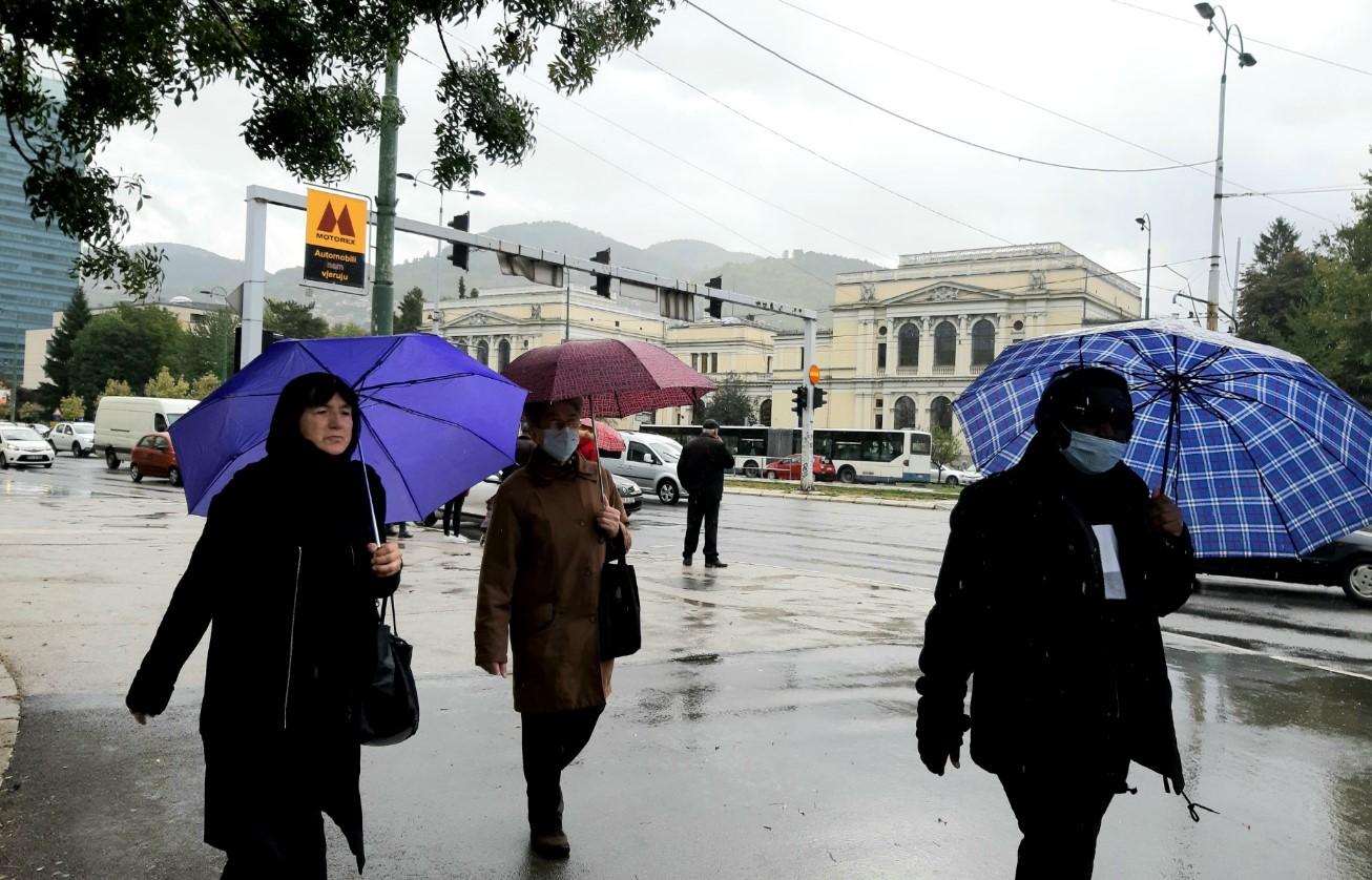 Da li se građani pridržavaju naredbe, provjerili smo na ulici, u gradskom prevozu i tržnim centrima - Avaz