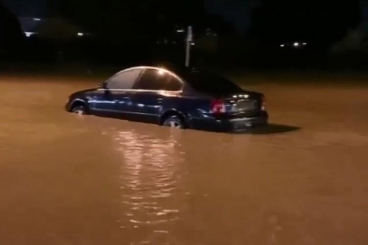 Saobraćaj se otežano odvijao u cijelom gradu - Avaz