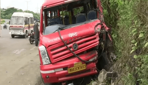 Klizište se obrušilo na putnički minibus u Pakistanu, poginulo deset osoba