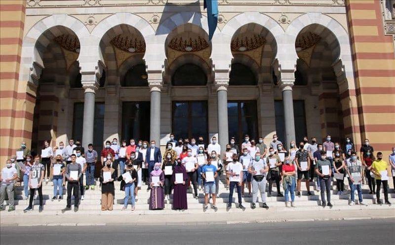 Abdulah Skaka stipendistima grada Sarajeva svečano uručio ugovore za stipendiranje - Avaz