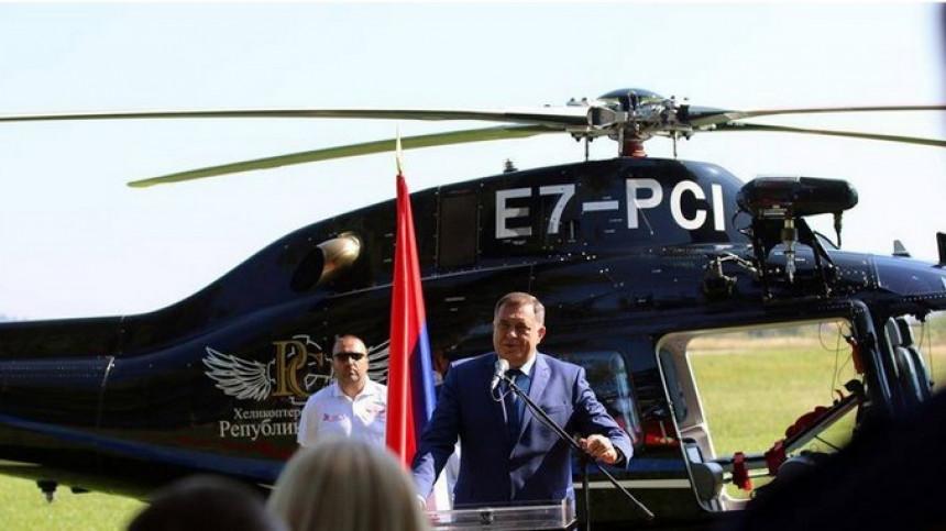 Milorad Dodik ispred helikoptera - Avaz