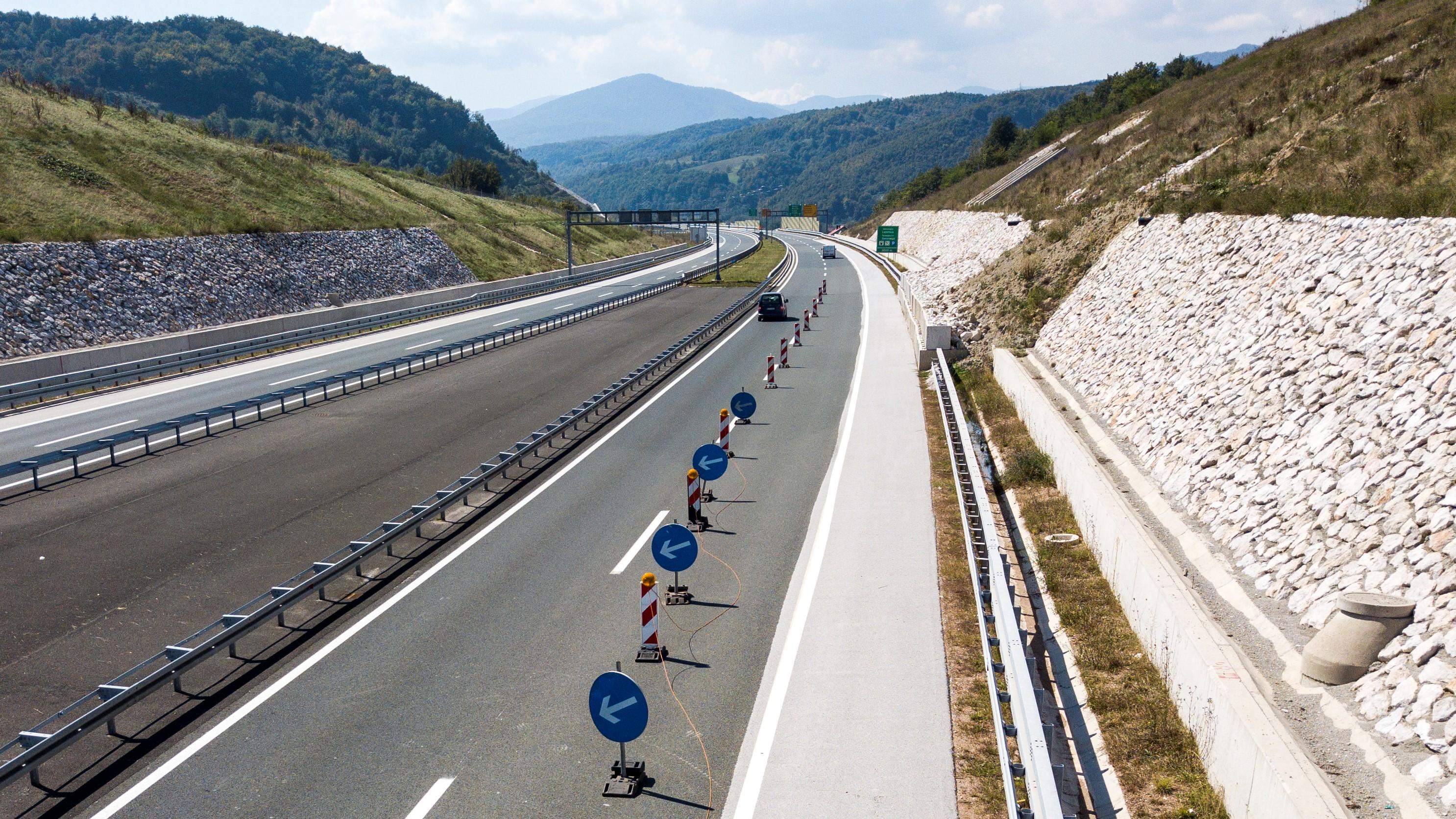 Na vijaduktu Vlakovo iz pravca Jošanice i Butila vozila će se preusmjeriti iz vozne u preticajnu traku - Avaz