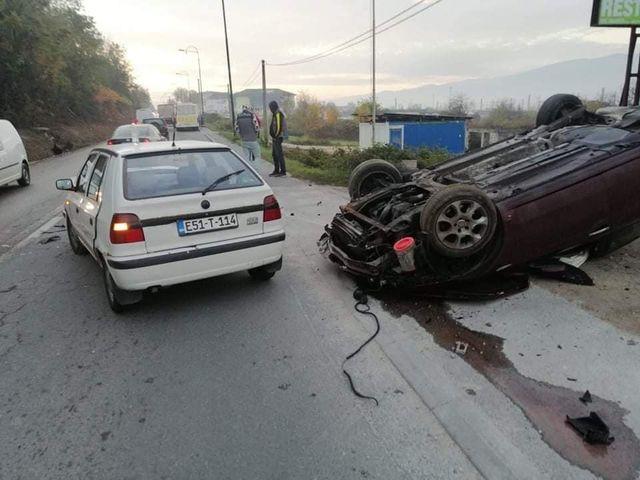 U saobraćajnoj nesreći povrijeđene dvije osobe, automobil završio na krovu