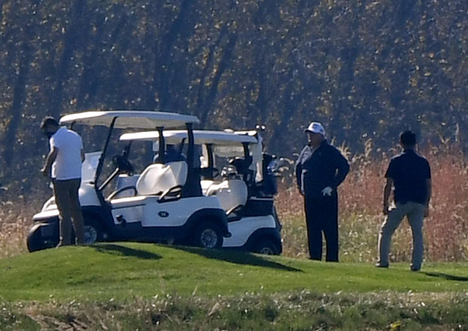 Dok je Bajdenu potvrđivan izbor za predsjednika, Tramp je igrao golf