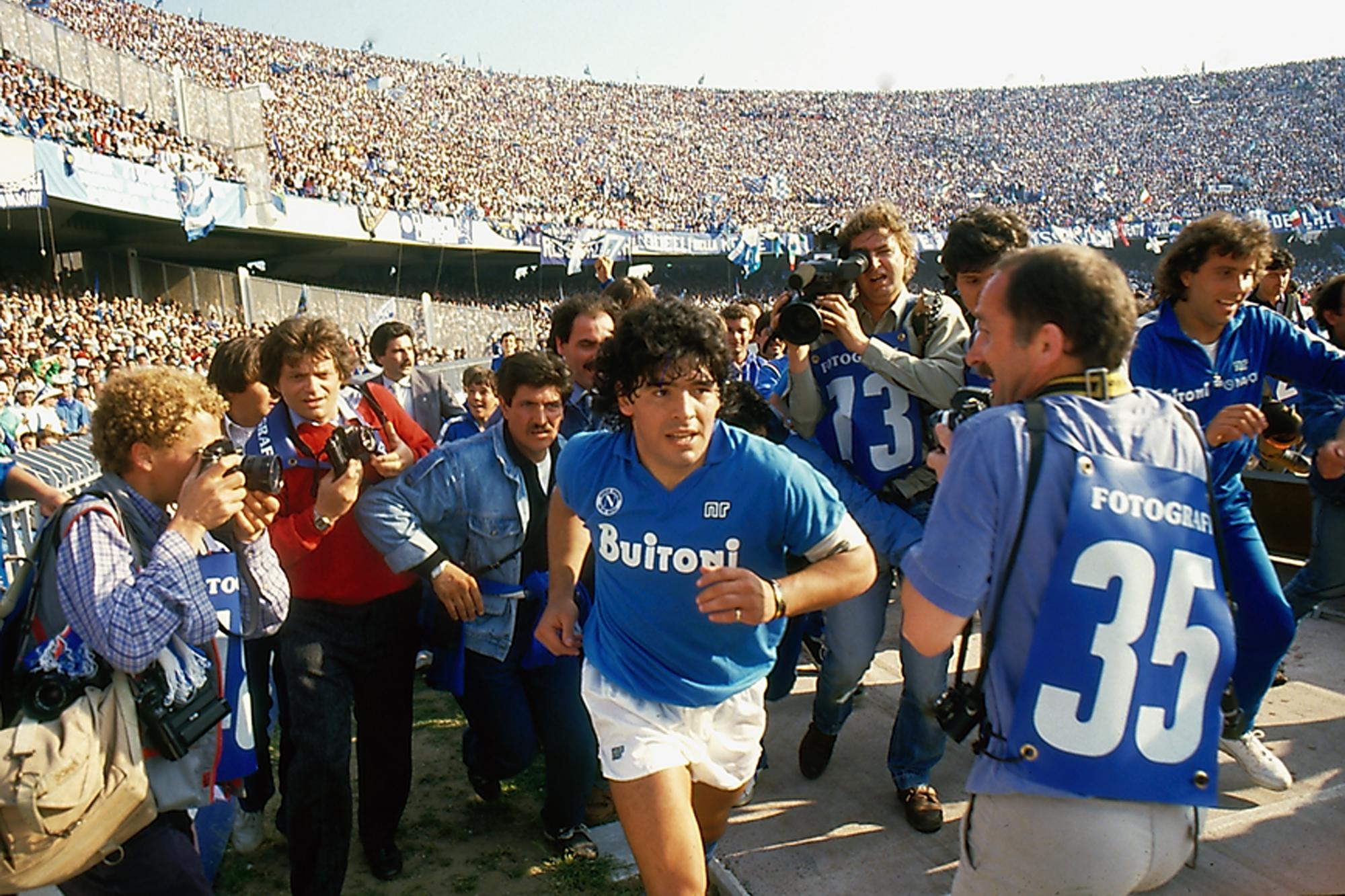 Stadioni širom Argentine obilježili odlazak Maradone, na Bombonjeri samo jedno svetlo