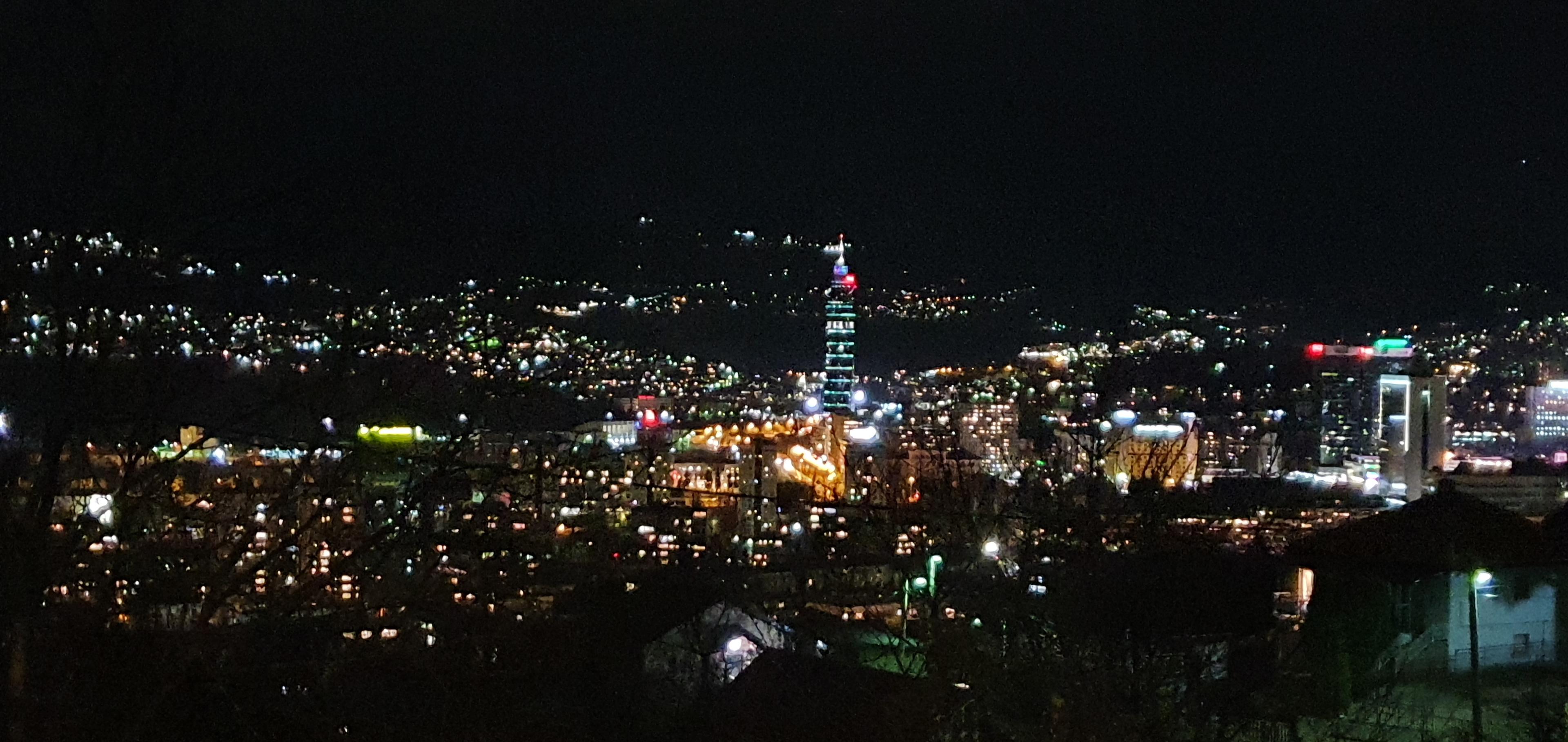 Pogled s Trebevića na glavni grad - Avaz