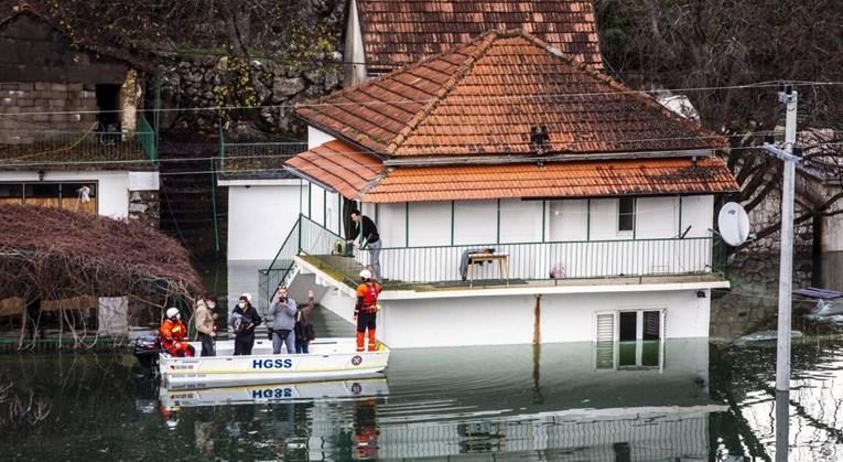 Raste nivo vode u vrgorskom području, brani se škola u Kokorićima