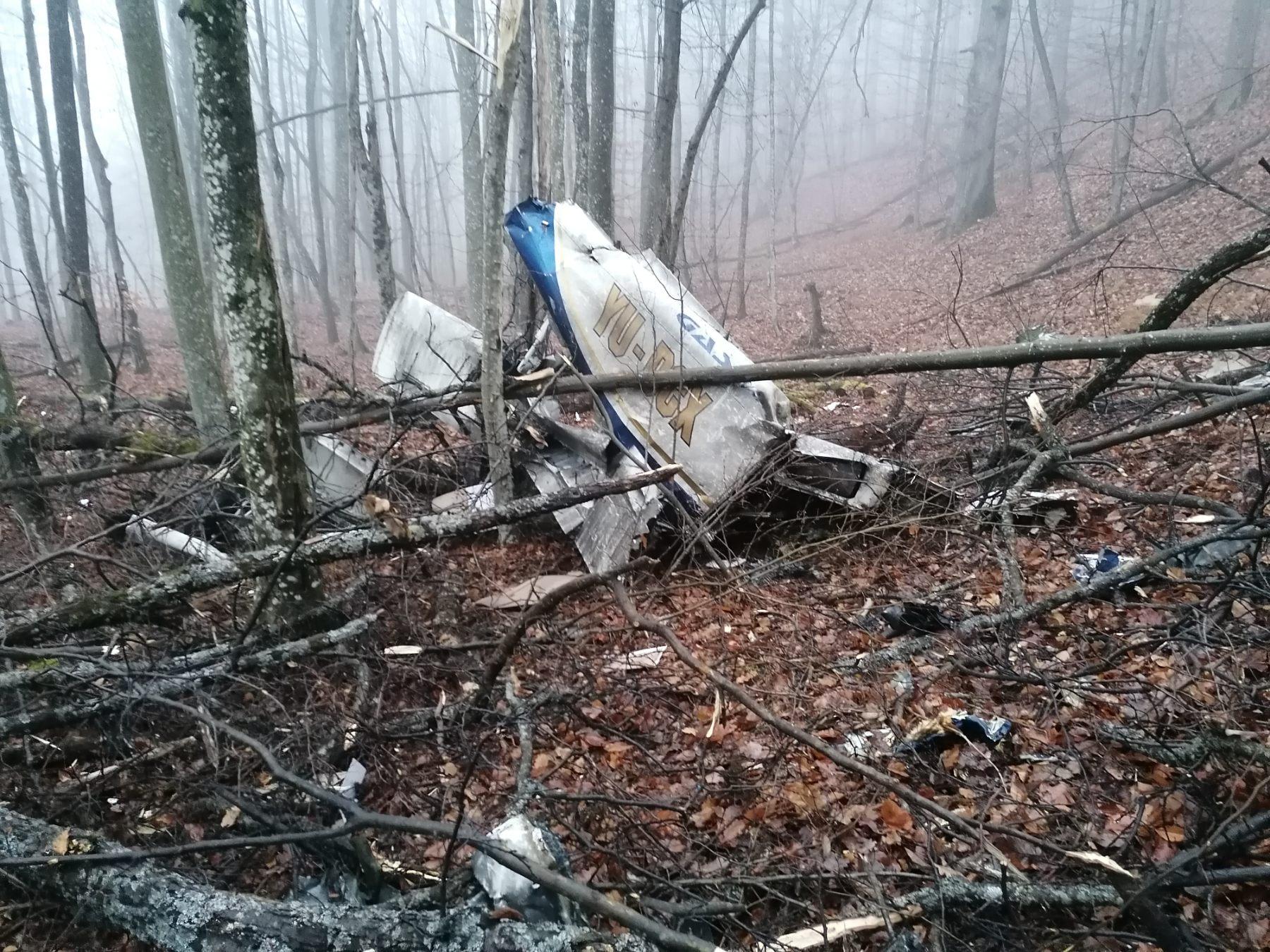 Počeo uviđaj na mjestu pada aviona: Trebat će mnogo truda da se izvuku tijela