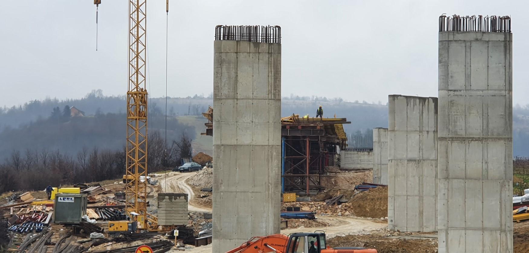 Autoput ide dalje, radnici na gradilištu u Tarčinu