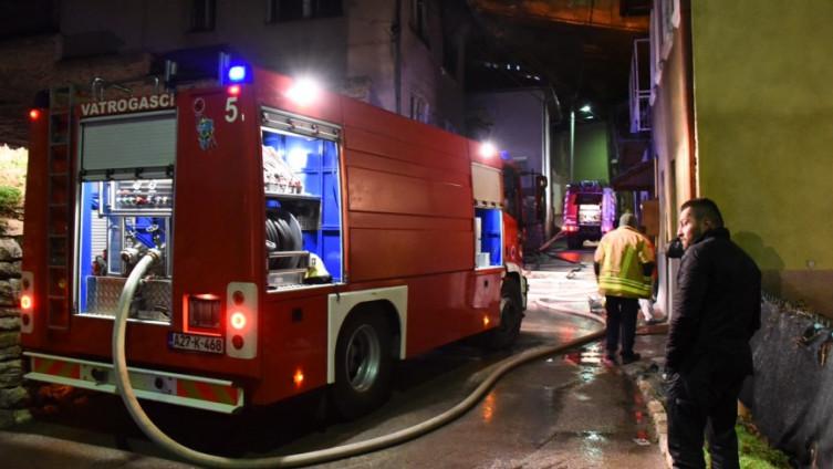 Zapaljena bašta kafića u Sarajevu