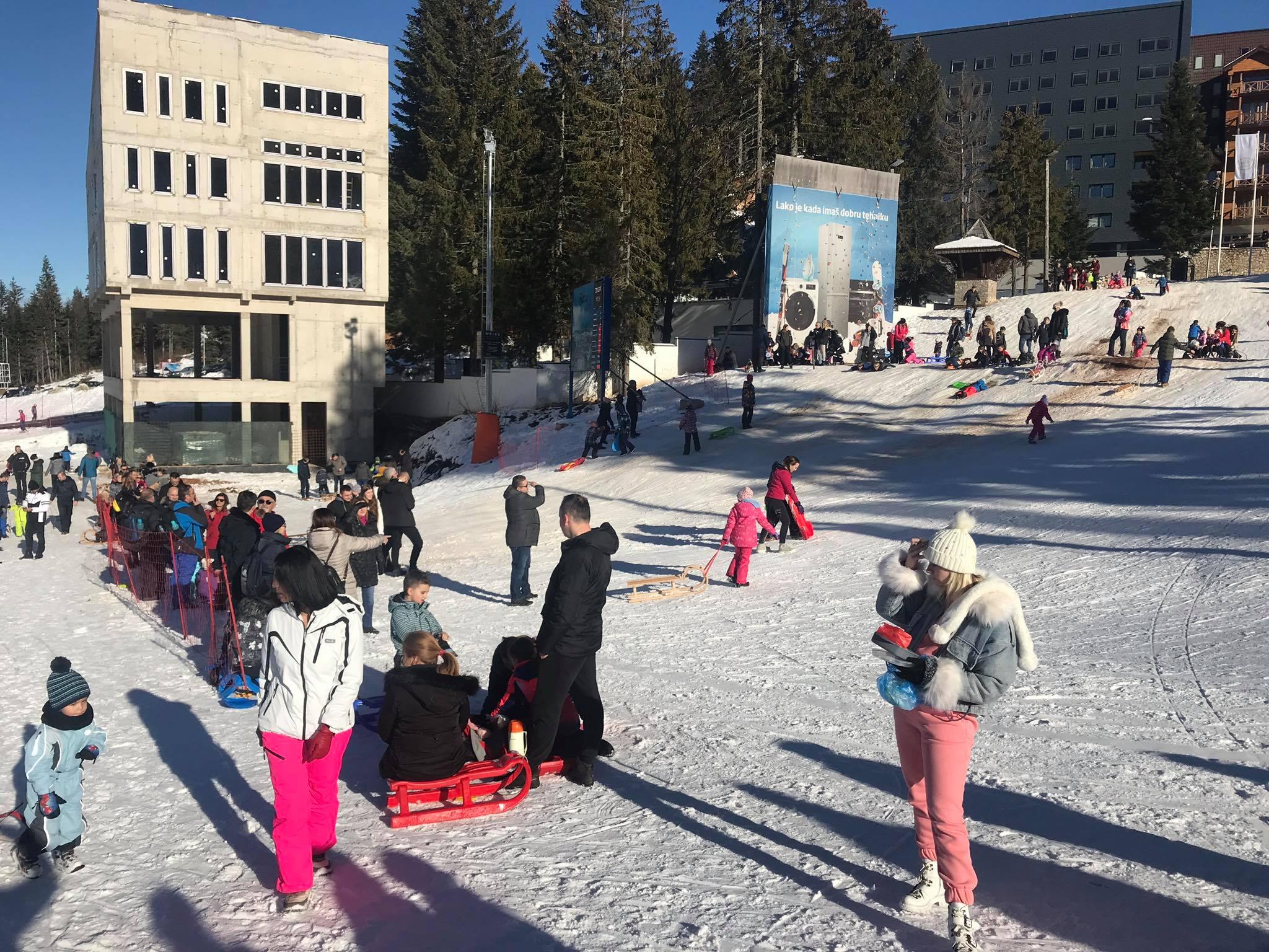 Jahorina vrvi posjetiocima, najteže je naći parking mjesto