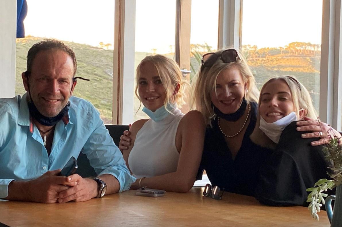 Marina Wessolowski, a Berlin-based businesswoman who is stranded in Cape Town poses for a photograph with her husband Achim and daughters, Emma and Clara, uncertain when they will return home after at least five countries and airlines banned flights from South Africa over the discovery of a new variant of the coronavirus, in Cape Town, South Africa, December 21, 2020. - Avaz