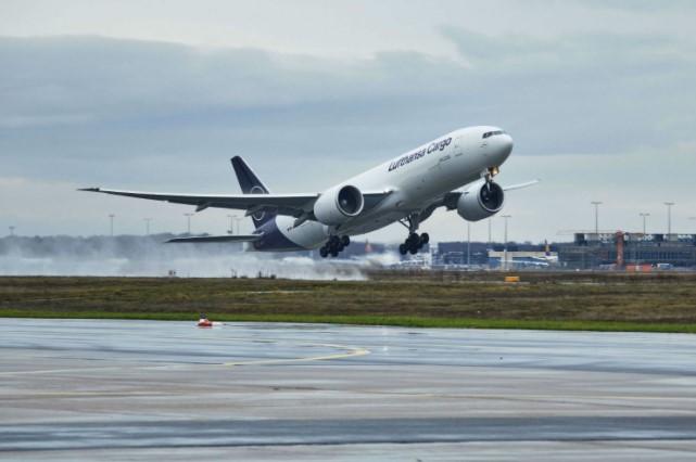 Lufthansa flies food to Britain amid Channel chaos