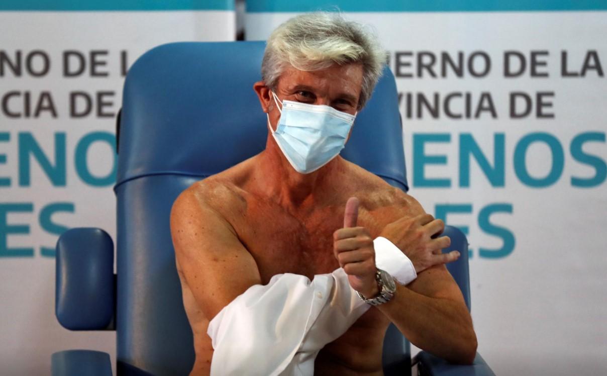 Doctor Emilio Macia, 52, gestures after receiving an injection with the Sputnik V (Gam-COVID-Vac) vaccine against the coronavirus disease (COVID-19) at Dr. Pedro Fiorito hospital in Avellaneda, on the outskirts of Buenos Aires, Argentina, December 29, 2020. - Avaz