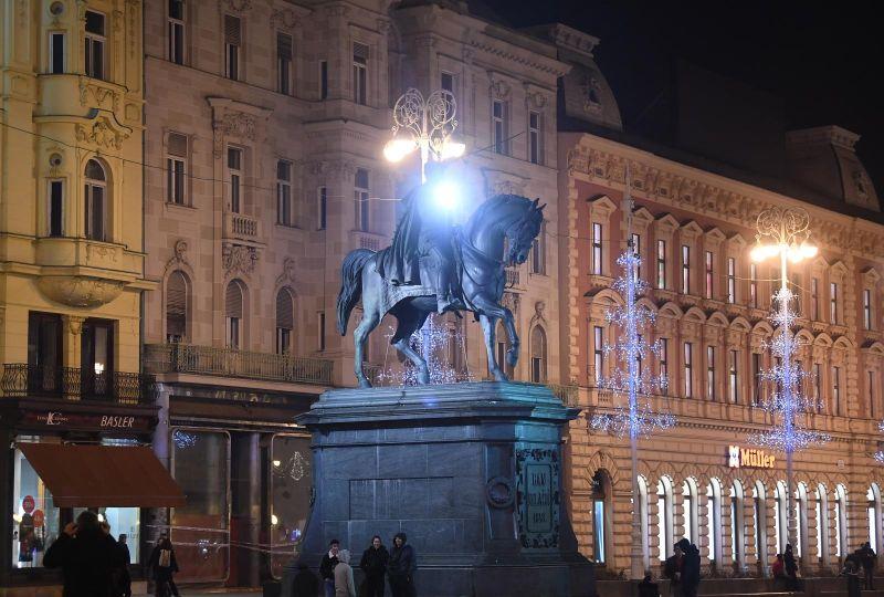 Prazan "Trg bana Jelačića" - Avaz