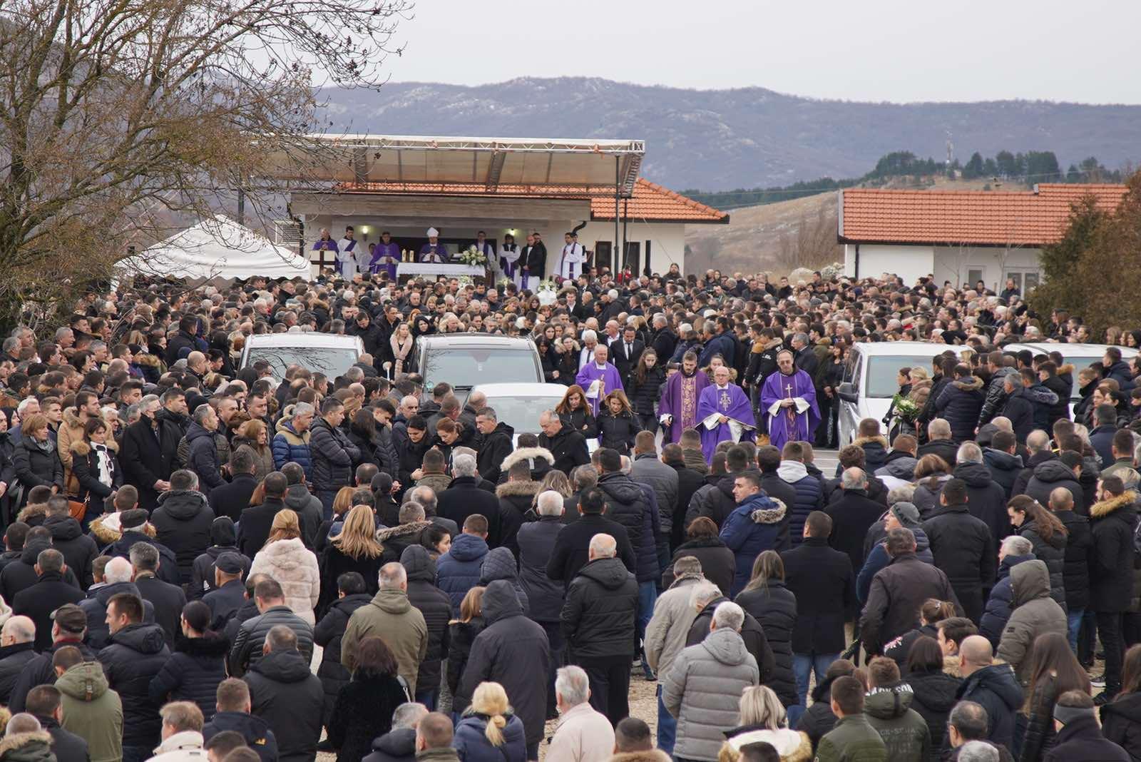 Tuga u Rakitnom: Sahranjeno šestero Posušaka