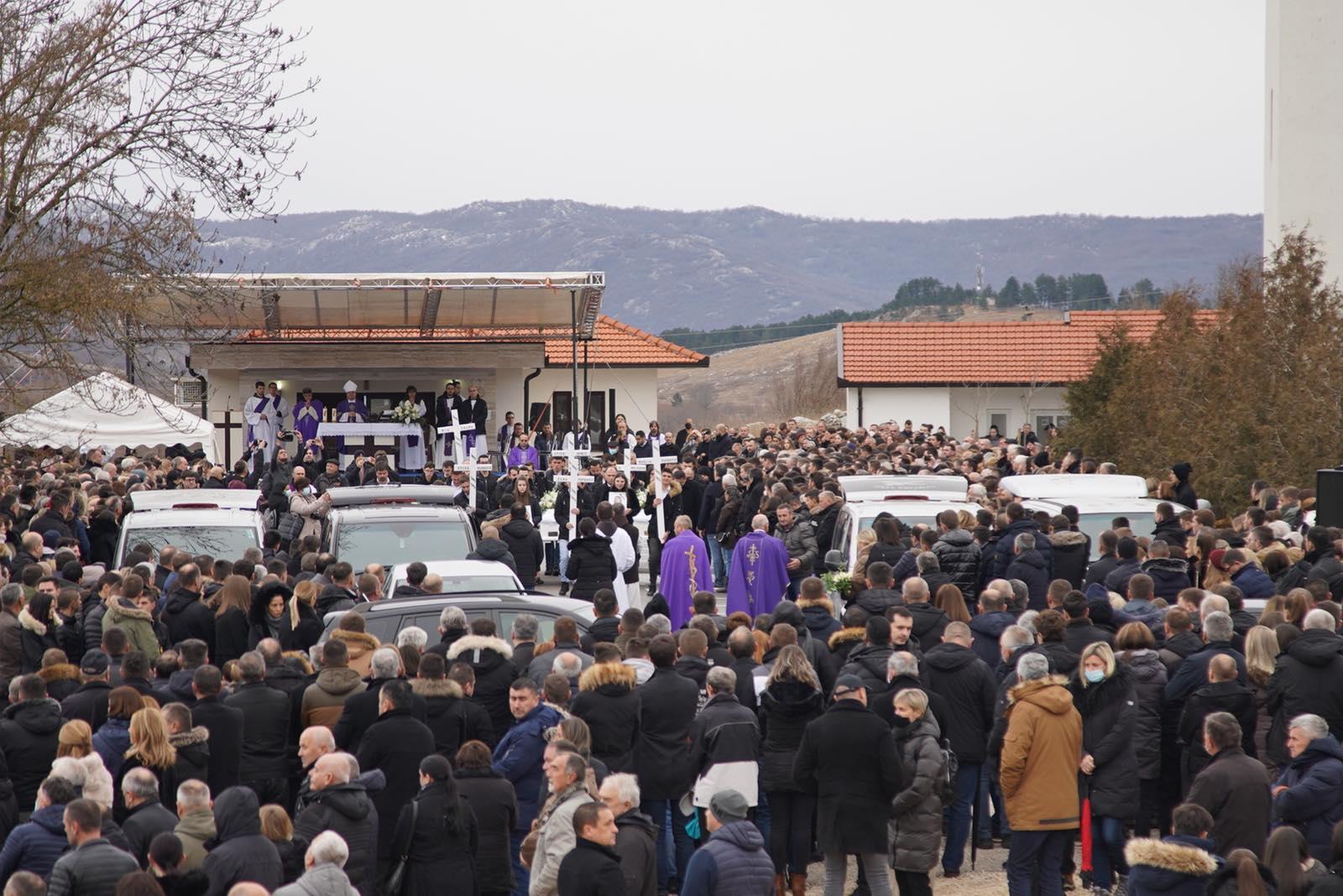 Sa današnjeg posljednjeg ispraćaja - Avaz