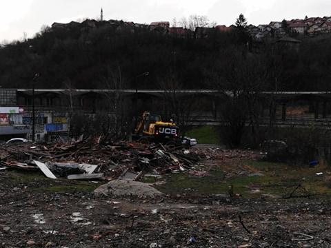 Bageri i kamioni odnose ostatke ruševine - Avaz