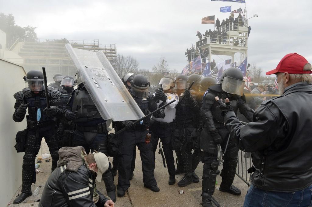 Više policajaca povrijeđeno tokom demonstracija