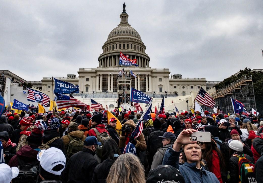 Washington Post piše kako je Tramp odgovoran za poticanje pobune - Avaz