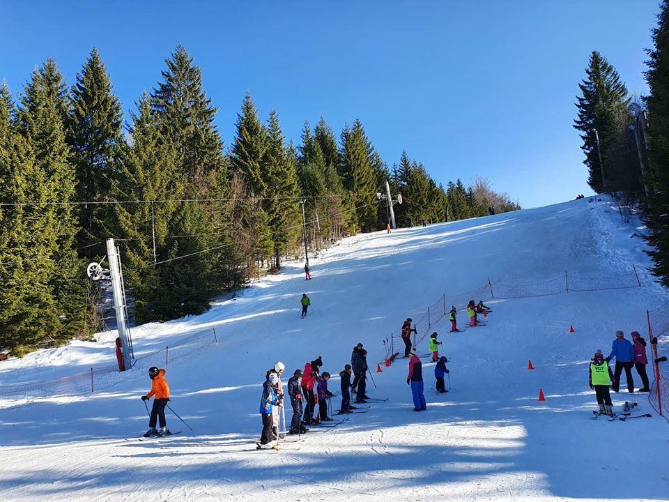 Popravljen ratrak, večeras se nastavlja skijaška sezona na Ponijerima