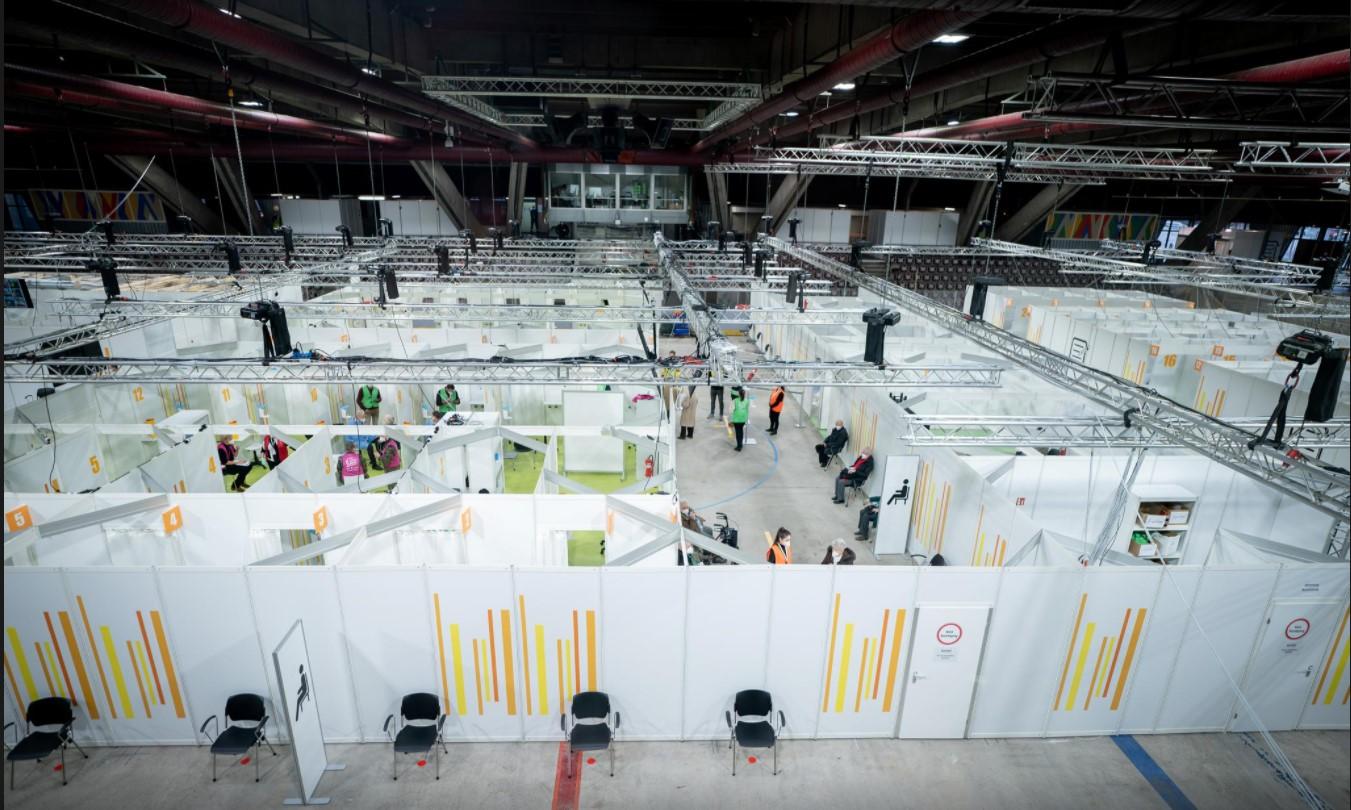 A general view of a vaccination centre, temporarily set up in the Erika-Hess ice stadium to fight the coronavirus disease (COVID-19) pandemic in Berlin, Germany, January 14, 2021. - Avaz