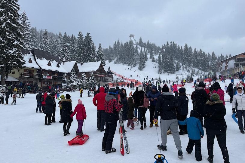 "Avaz" na Vlašiću: Planina krcata turistima, ali nije corona free destinacija