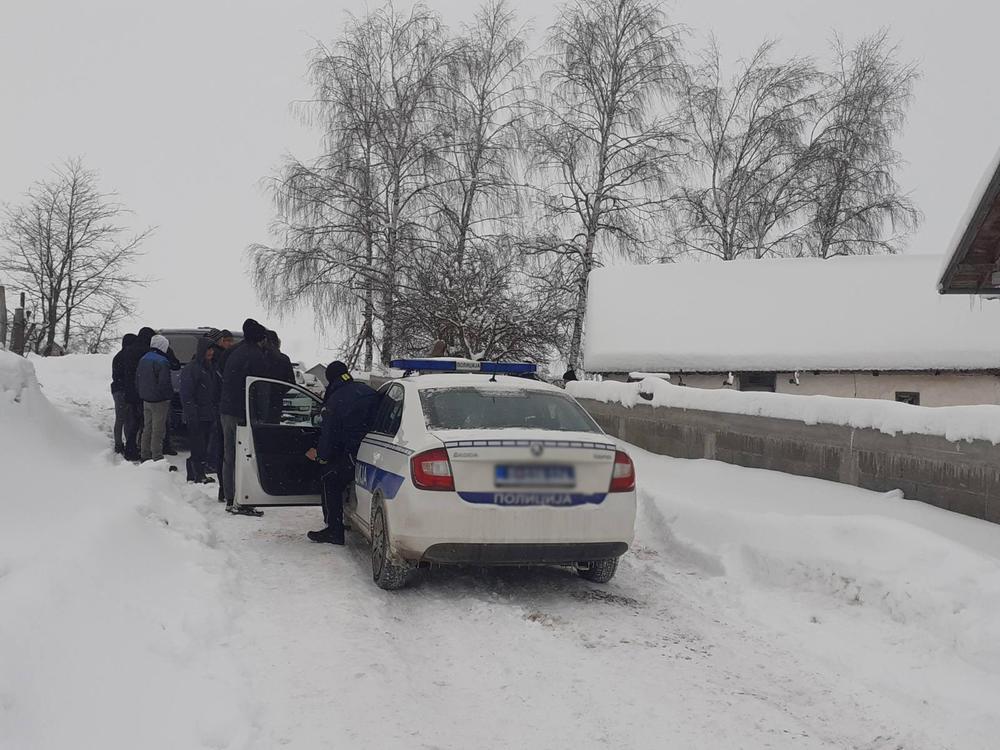 Policija na mjestu zločina: Ranjene tri osobe - Avaz