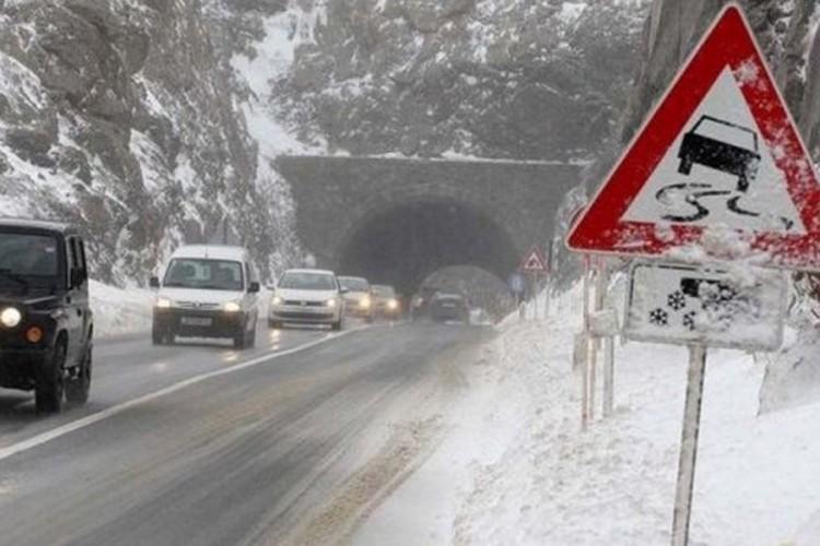 Ugaženog snijega na kolovozu ima od 2 do 5 centimetara - Avaz