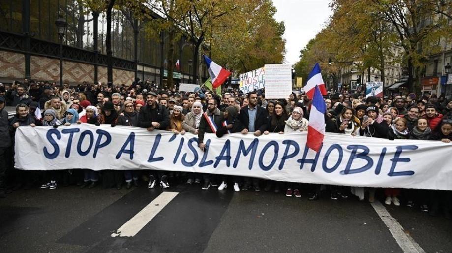 In the last few days, the French interior minister has closed down further nine mosques - Avaz