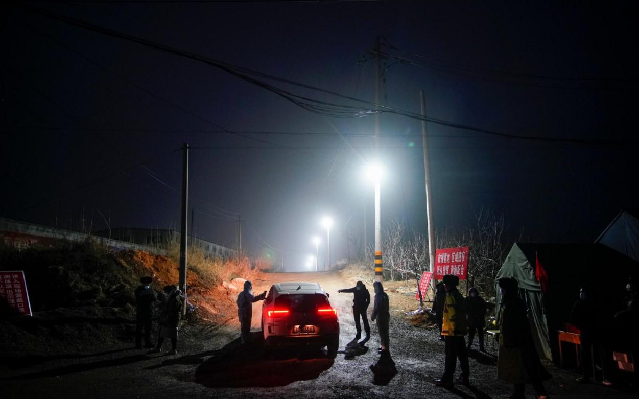 Security members keep watch at an entrance to the Hushan gold mine, where workers are trapped underground after the January 10 explosion, in Qixia, Shandong province, China January 21, 2021. - Avaz