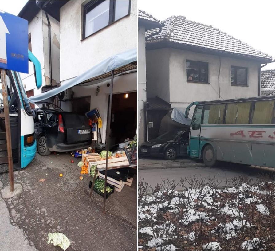 Školskom autobusu s djecom otkazale kočnice pa se zabio u automobil i trgovinu