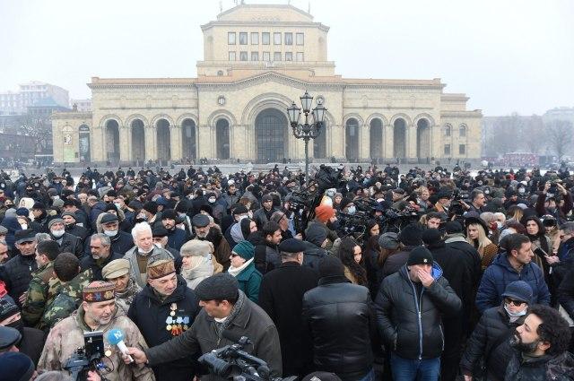 Pojedini demonstranti sukobili su se sa policijom - Avaz