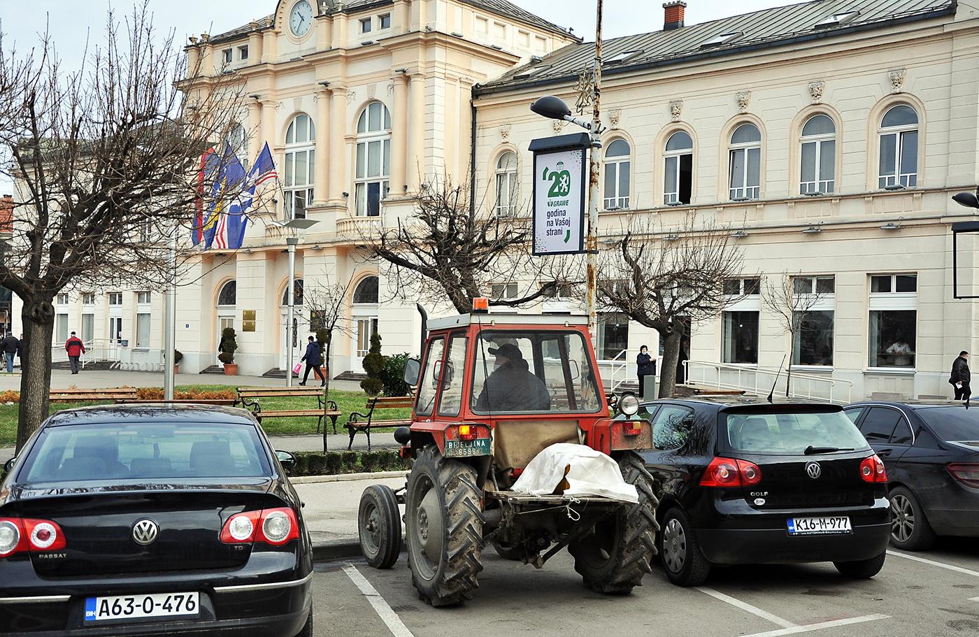 Traktorom stigao u centar Bijeljine!