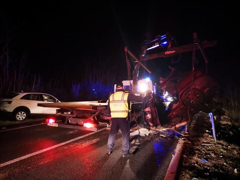 Užasni snimci s lica mjesta: U Opelu poginuli muškarac i žena, s njima bilo dvoje djece i starica koji su povrijeđeni