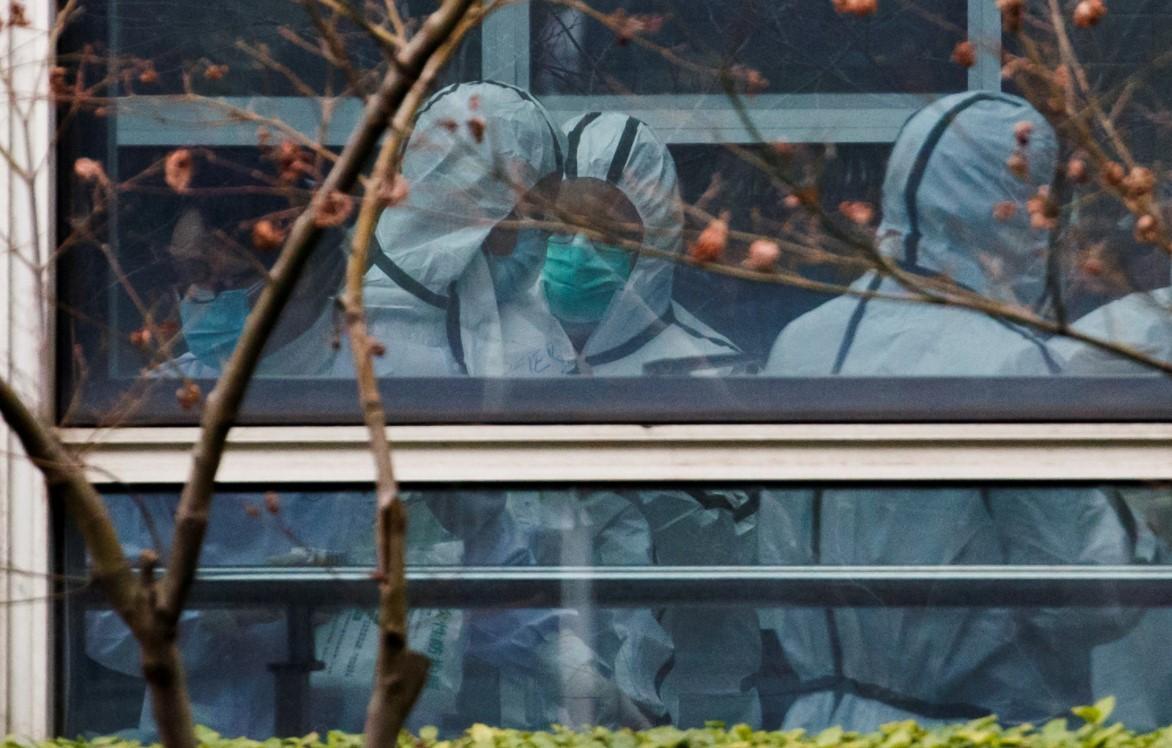 Members of the World Health Organization team, tasked with investigating the origins of the coronavirus disease, don personal protection suits during a visit at the Hubei Animal Epidemic Disease Prevention and Control Center in Wuhan - Avaz