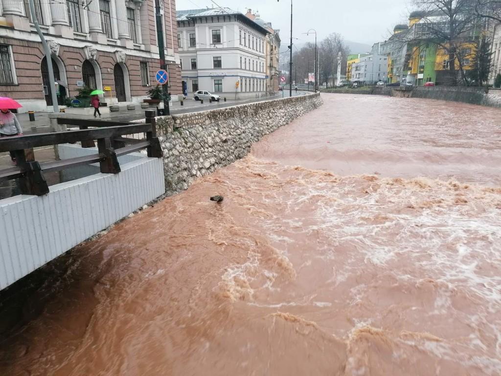 Miljacka nabujala nakon obilne kiše