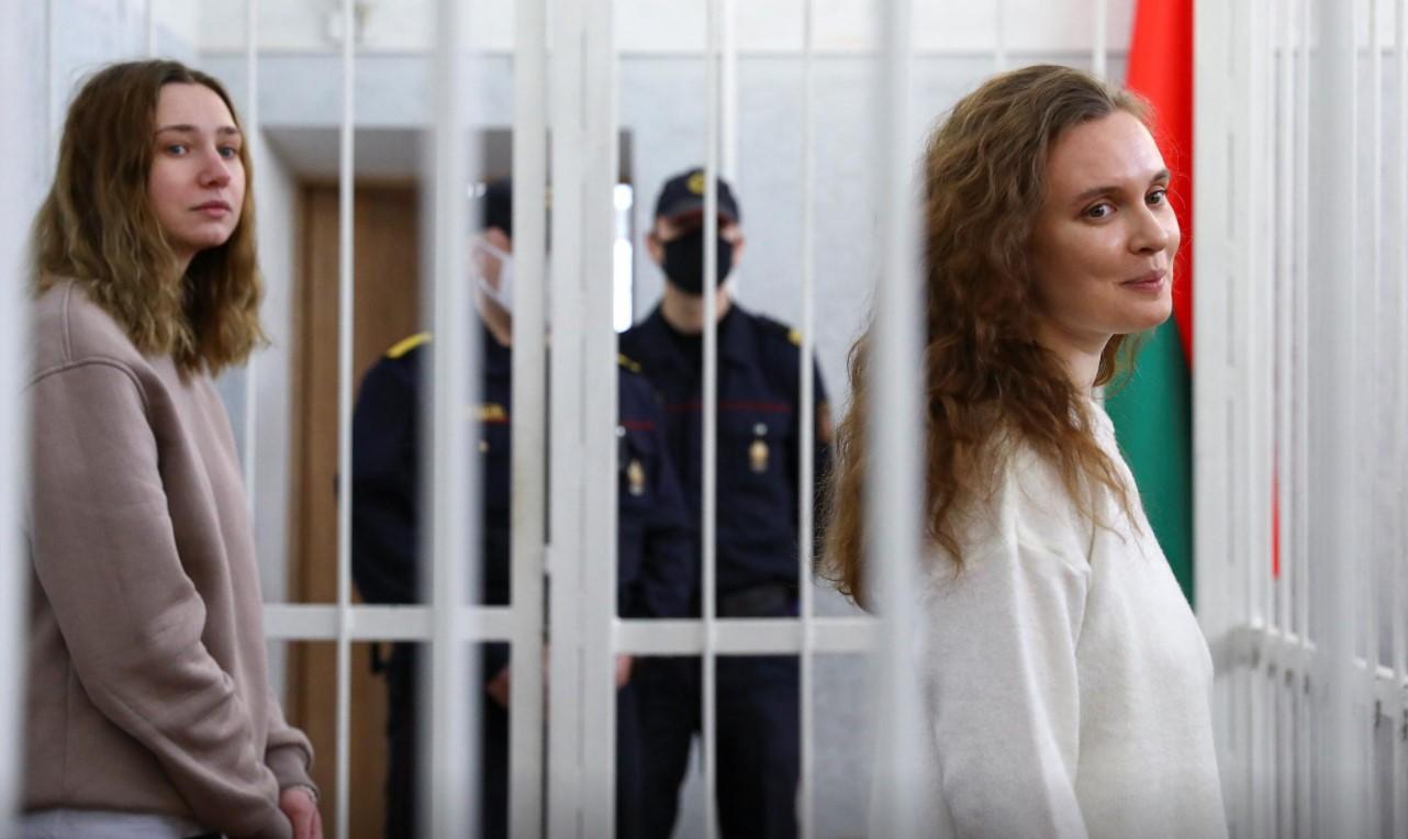 Katsiaryna Andreyeva and Darya Chultsova, Belarusian journalists working for the Polish television channel Belsat accused of coordinating mass protests in 2020 by broadcasting live reports, stand inside a defendants' cage during a court hearing in Minsk, Belarus February 18, 2021. - Avaz